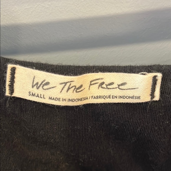 WE THE FREE Black Puff Sleeve Top - Picture 2 of 5